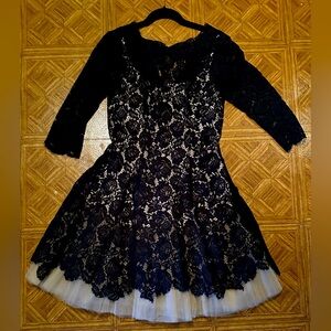 NHA KHANA Black Lace 3/4 Sleeve Cocktail Dress w/Blush Tulle Underlay. Size 10